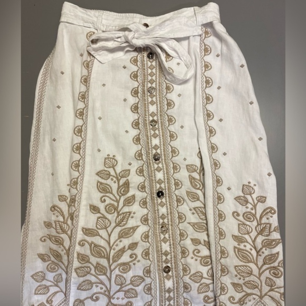 Johnny Was JW Los Angeles Tasya Button Front White 100% Linen Embroidered Skirt